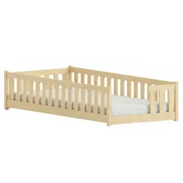 sosnowe-niskie-lozko-z-barierkami-ochronnymi-i-bocznym-wejsciem-zoya-80x180