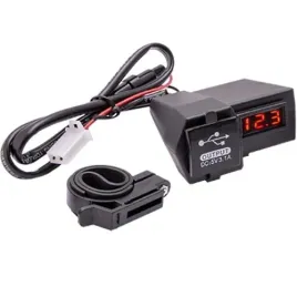 gniazdo-usb-na-kierownice-motocykl-quad-ze-wskaznikiem-napiecia-5v-31a