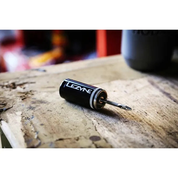 zestaw-naprawczy-do-opon-lezyne-tubeless-kit-czarny-do-bezdetkowych-opon-przeznaczenie-do-opon