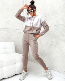 dres-damski-z-dwukolorowa-bluza-i-ozdobnymi-sznurkami-cappuccino