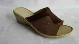 skorzane-klapki-damskie-capucino-szersze-41