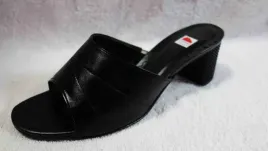 skorzane-klapki-damskie-czarne-obcas-szerokie-39