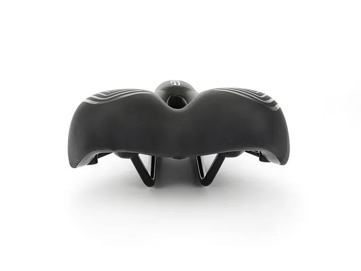 siodelko-vader-vd1157b-02-mtb-air-z-otworem-czarne-szerokosc-160-mm
