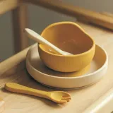 talerzyk-petiteandmars-brazowy-silikon-material-wykonania-silikon-kolor-brazowy