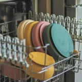 talerzyk-petiteandmars-brazowy-silikon-material-wykonania-silikon-rodzaj-talerzyk