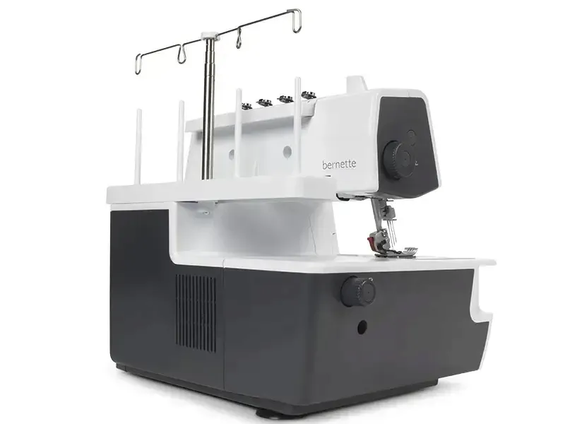 bernette-b42-funlock-cover-renderka-domowa-3-iglowa-4-programy