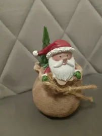 articasa-porcelanowa-figurka-mikolaja-z-choinka-we-worku