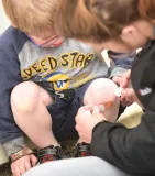 apteczka-littlelife-mini-first-aid-kit-niebieski-cechy-dodatkowe-mozliwosc-mocowania