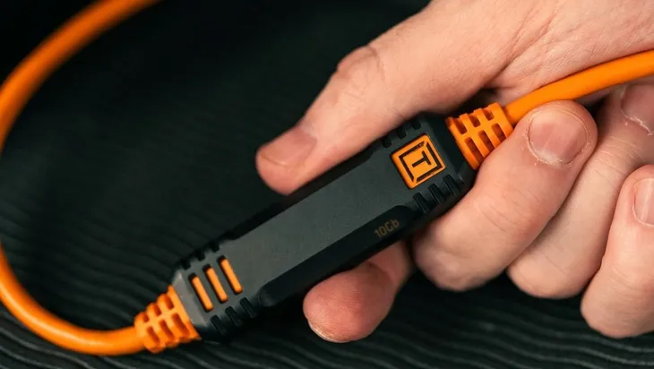 kabel-tether-tools-tetherpro-optima-10g-usb-c-straight-to-right-angle-9-4m-marka-tether-tools