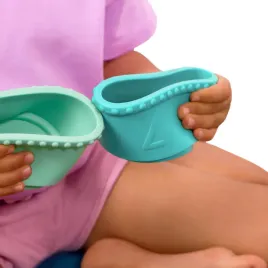 zestaw-sensoryczny-miekkie-klocki-i-kubeczki-b-toys-stackin-squishes