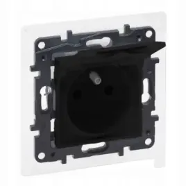 niloe-step-modul-czarny-gniazdo-1x-z-u-z-klapka-ip44-z-przeslonami-863536
