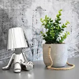 lampka-nocna-silver-man-zasilanie-akumulatorowe