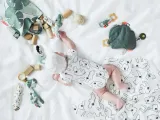 done-by-deer-tiny-tropics-kocyk-przytulanka-0m-plec-chlopcy