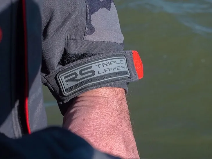 kurtka-fox-rage-rs-triple-layer-jacket-s-material-dominujacy-nylon