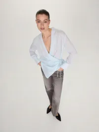 niebieska-kopertowa-bluzka-z-wiazaniem-reserved-s