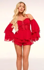 czerwony-kombinezon-z-falbankami-prettylittlething-m