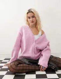 rozowy-sweter-puchowaty-monki-xs