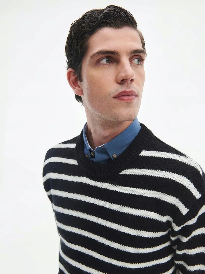 czarny-sweter-w-paski-reserved-l