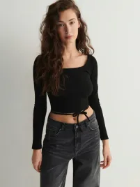 czarna-bluzka-z-ozdobnym-tylem-reserved-m