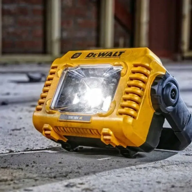 dewalt-lampa-18v-led-dcl077