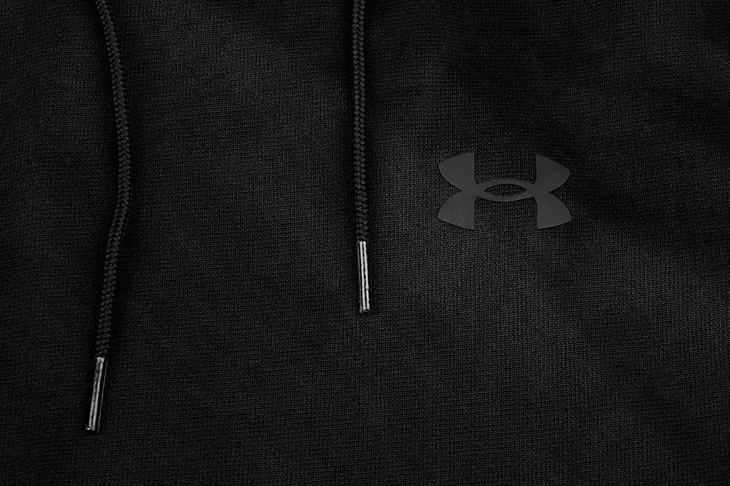 bluza-under-armour-s-czarny-wlasciwosci-oddychajace