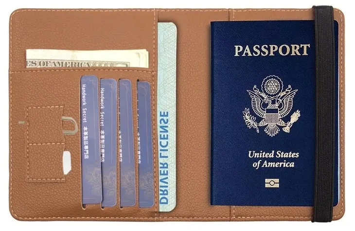 etui-na-paszport-z-zabezpieczeniem-rfid-pojemny-duzo-przegrodek-brazowy-material-dominujacy-poliuretan
