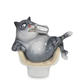 figurka-kot-na-kanapie-pijacy-napoj-12x12x7cm-169706