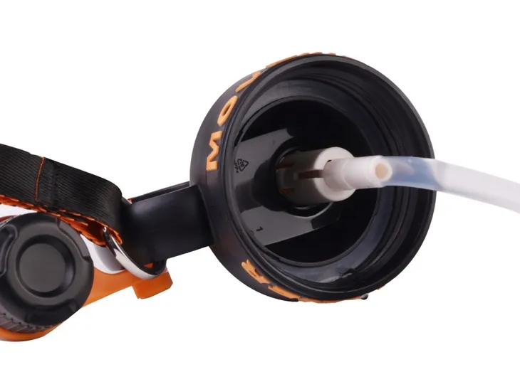 butelka-sportowa-na-wode-1l-soliny-bidon-ze-slomka-wytrzymaly-pojemnosc-1000-ml