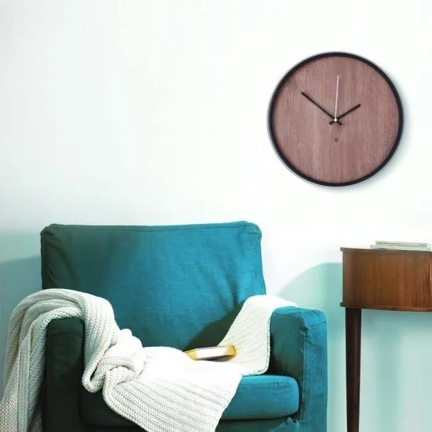 zegar-scienny-madera-brazowy-umbra-marka-umbra