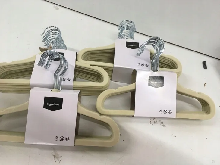 wieszak-wiszacy-amazon-basic-odcienie-bezu-glebokosc-mebla-0-cm