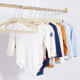 wieszak-wiszacy-amazon-basic-odcienie-bezu-liczba-sztuk-10-szt