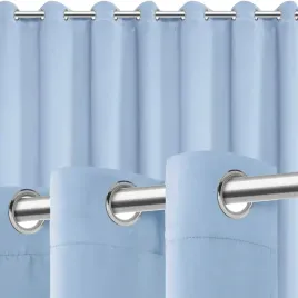 zaslona-zaciemniajaca-gotowa-blekitna-na-kolkach-przelotkach-140x250-hold