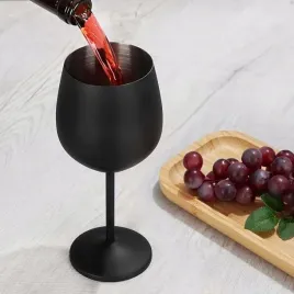 kieliszki-do-wina-i-koktajli-ze-stali-nierdzewnej-czarny