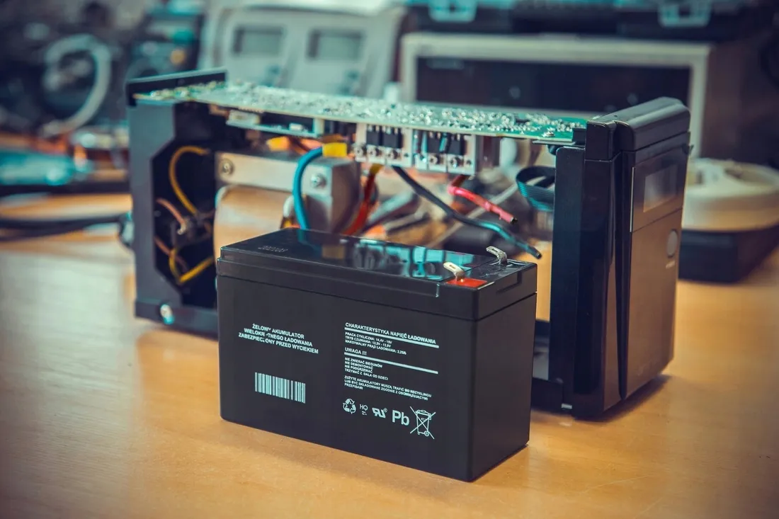 akumulator-zelowy-12v-7-0ah-waga-z-opakowaniem-2-kg