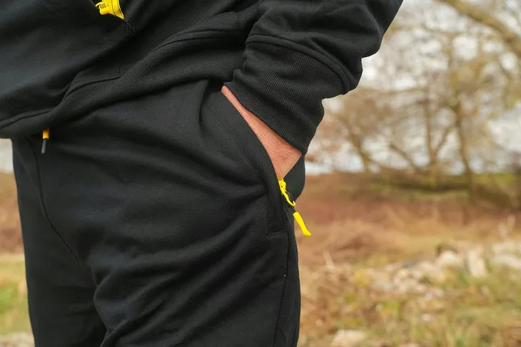 spodnie-dresowe-black-cat-black-joggers-m-cechy-dodatkowe-kieszenie