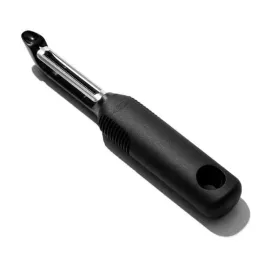 obieraczka-zabkowana-prosta-ze-stali-nierdzewnej-czarna-good-grip-oxo