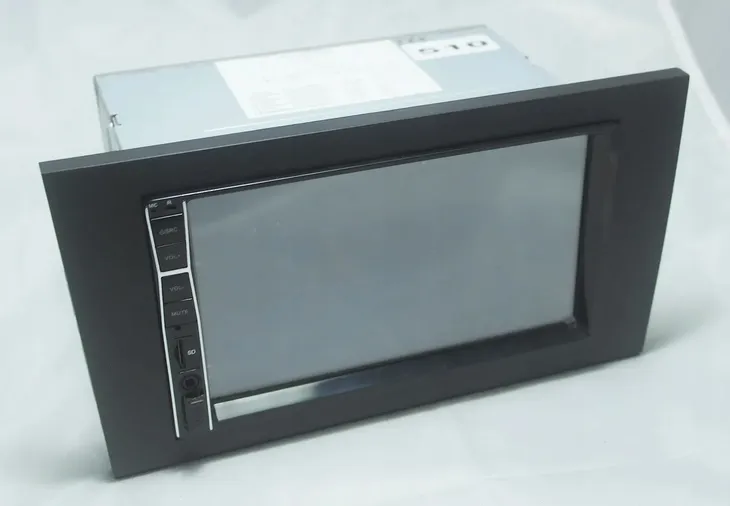 ramka-maskujaca-2din-audi-a4-b6-b7-exeo-model-au006