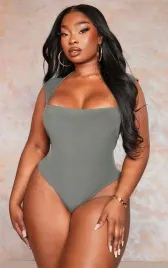 ec11315-prettylittlething-prazkowane-body-w-kolorze-khaki-17-50