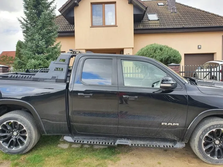 stopnie-boczne-progi-model-x-dodge-ram-1500-2019-stan-nowy-waga-z-opakowaniem-30-kg