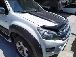 nakladka-na-maske-wlot-dokladka-maski-isuzu-d-max-2012-2020