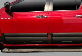 nakladki-na-drzwi-dokladki-toyota-hilux-2016