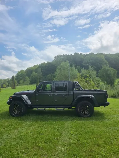 stopnie-boczne-progi-model-t-jeep-gladiator-stan-nowy-numer-katalogowy-czesci-aqm-t32-jg