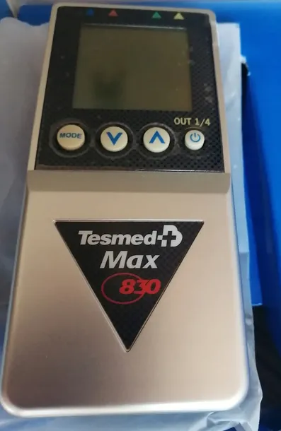 elektrostymulator-miesni-tesmed-max-830-akcesoria-w-zestawie-zasilacz