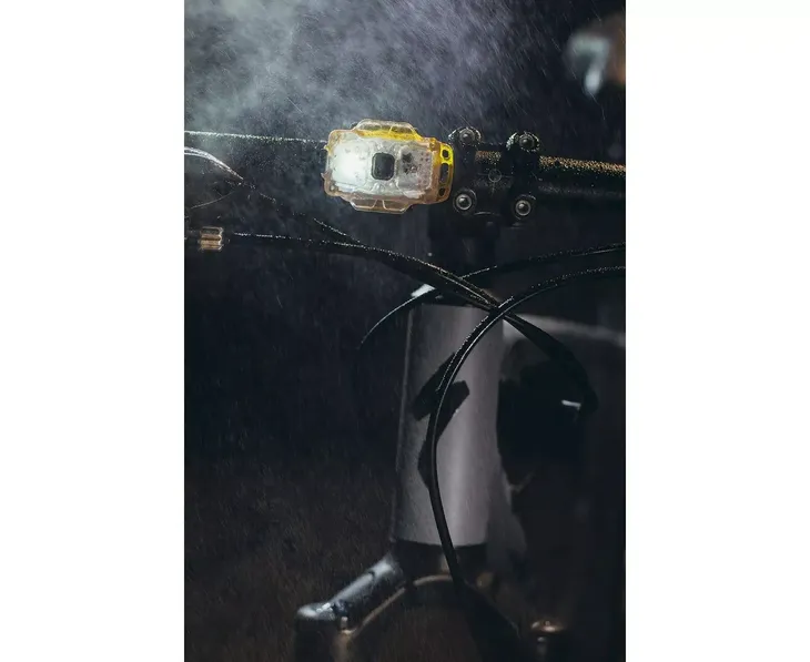 latarka-armytek-crystal-yellow-material-tworzywo-sztuczne