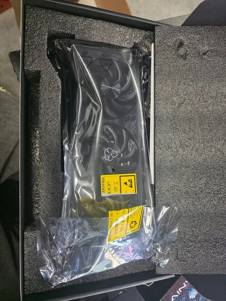 karta-graficzna-gainward-geforce-rtx-5060-python-iii-oc-8-gb-pamiec-8-gb