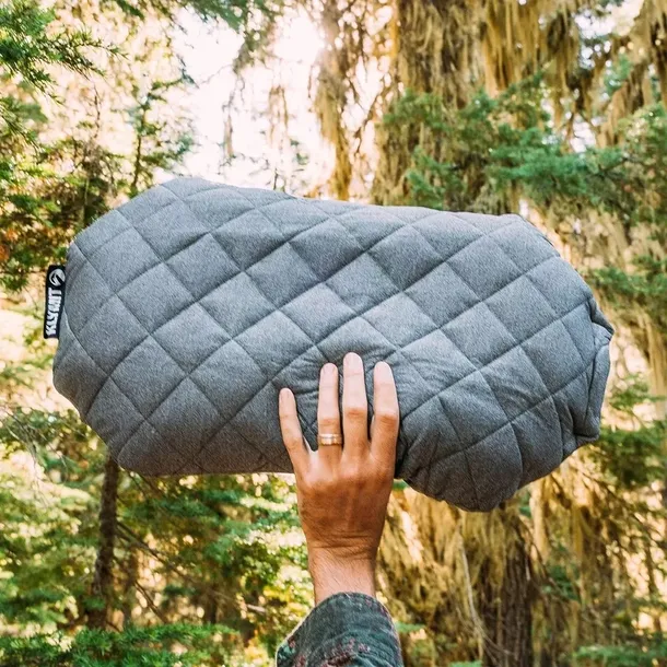 poduszka-klymit-luxe-camping-pillow-akcesoria-w-zestawie-brak
