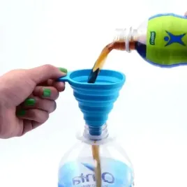 silikonowy-lejek-kuchenny-skladany-harmonijka-do-oleju-sokow-plynow