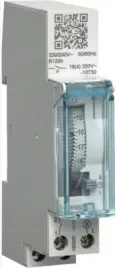 zegar-analogowy-dobowy-hager-230v-1no-16a-z-rezerwa-ehn011