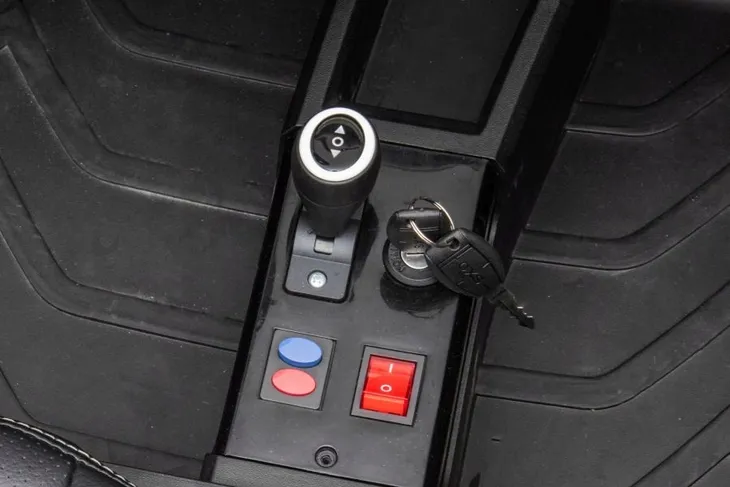 auto-na-akumulator-buggy-a033-4x4-24v-bialy-stan-nowy-wiek-dziecka-3-lata