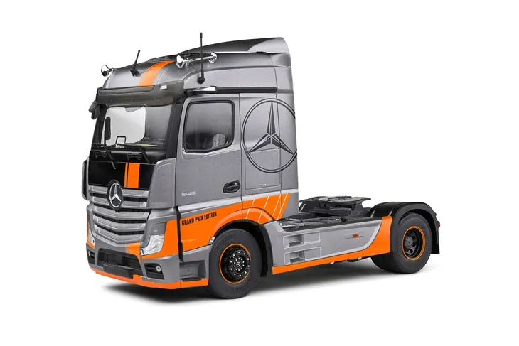 Ciężarówka Mercedes-Benz Actros L Grand Prix Silver 1/24 Solido 2400202
